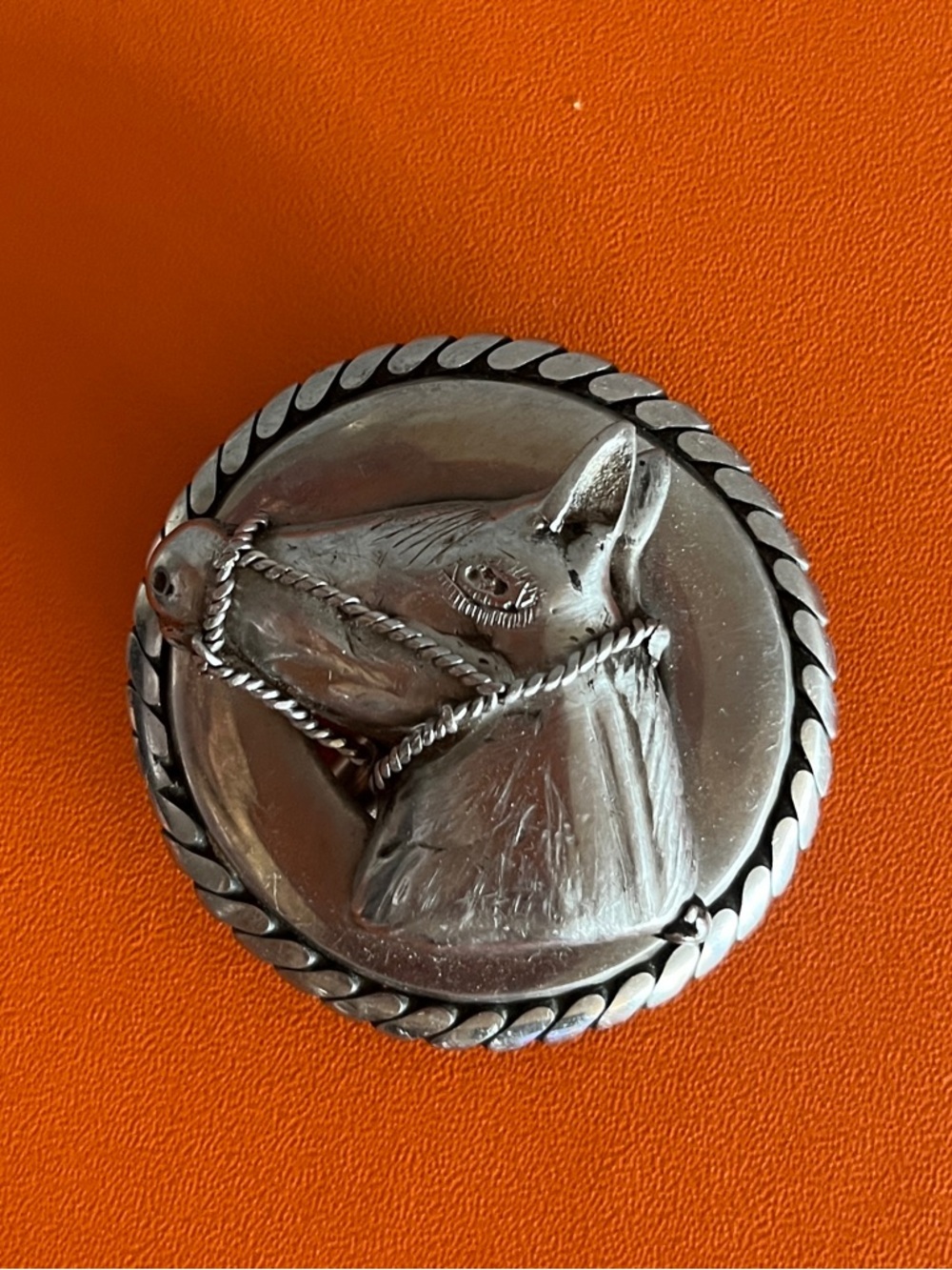 Vintage  western-style belt buckle features a sculpted horse head,